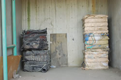 圧縮梱包された廃プラスチック・金属くず